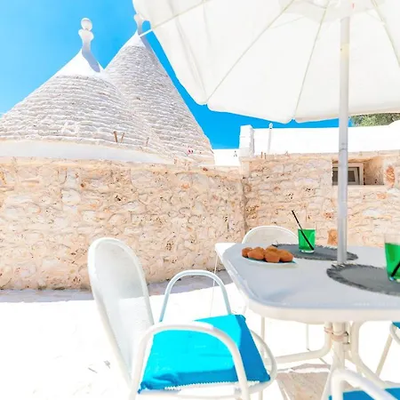 Trullo Zese Con Piscina Privata ヴィラ