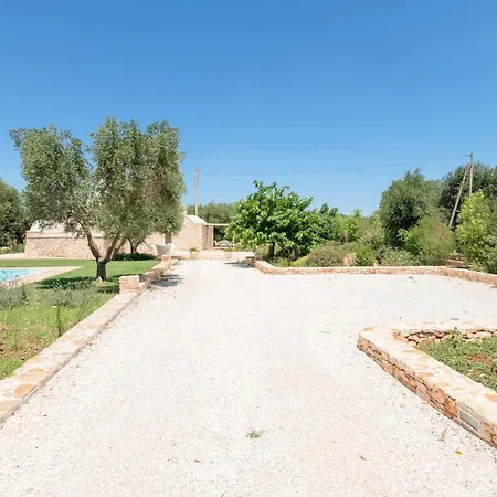 Trullo Zese Con Piscina Privata ヴィラ